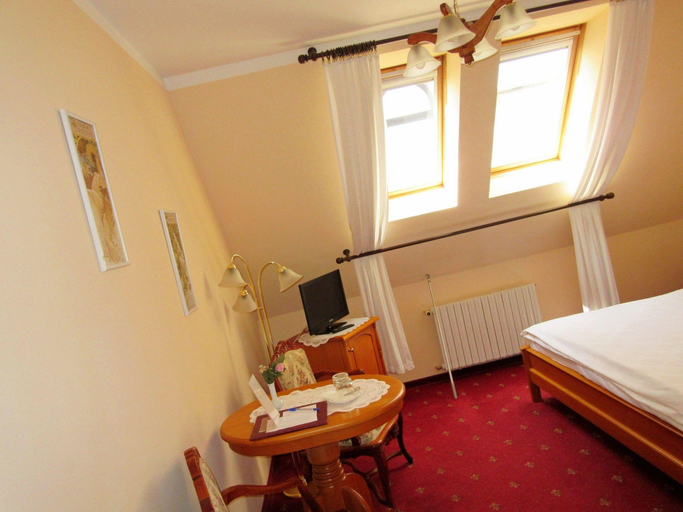 Bedroom 2, Opera Hotel, Praha 7