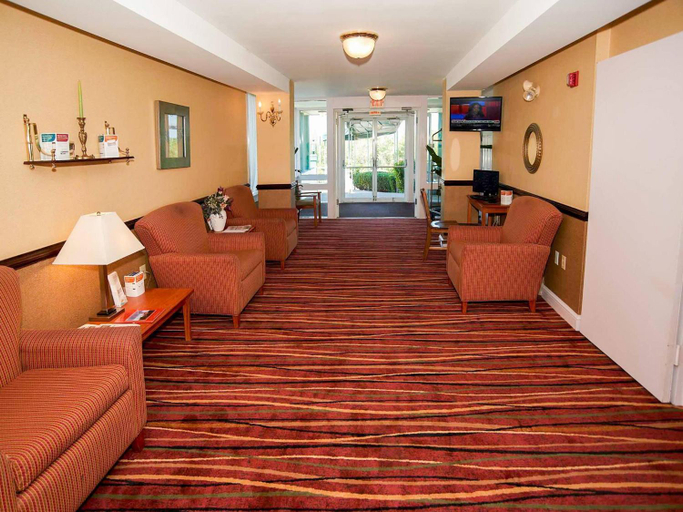 Public Area, Quality Inn, Barnstable