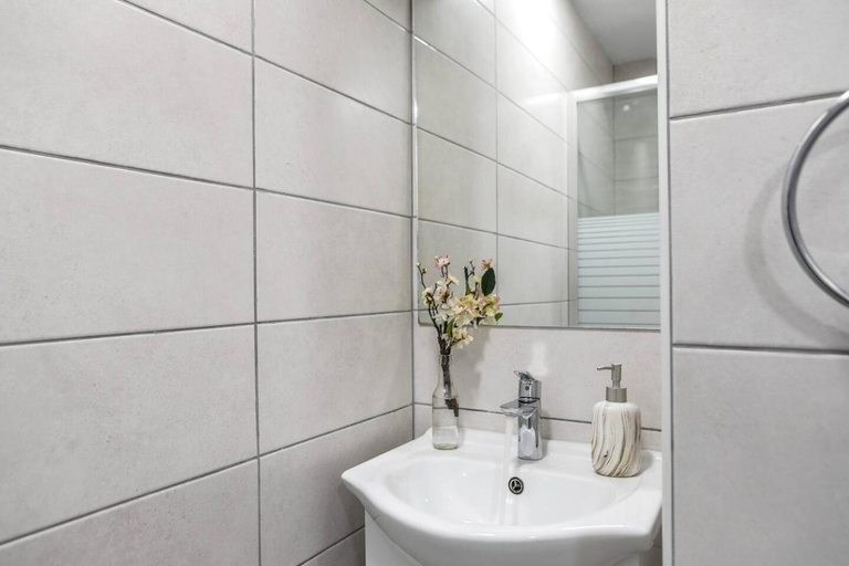 Bathroom 3, C-Premium Apts 100m from beach and city centre, Larnaca