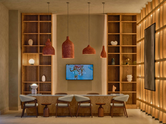 Public Area 4, Paloma Grida, Serik