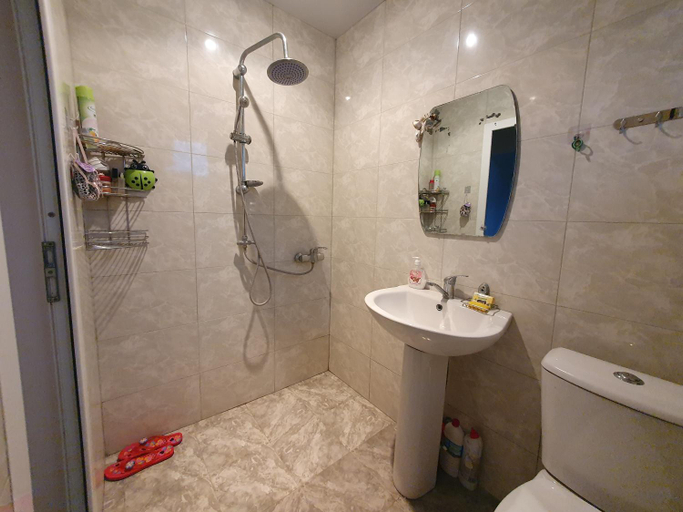 Bathroom 3, Sweet Home