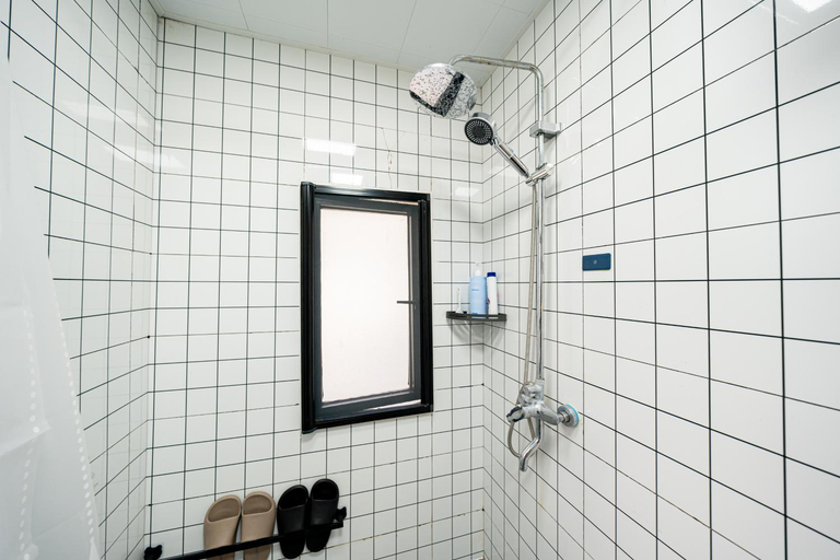 Bathroom 2, Shanghai Hills & Zinn Courtyard BNB, Shanghai