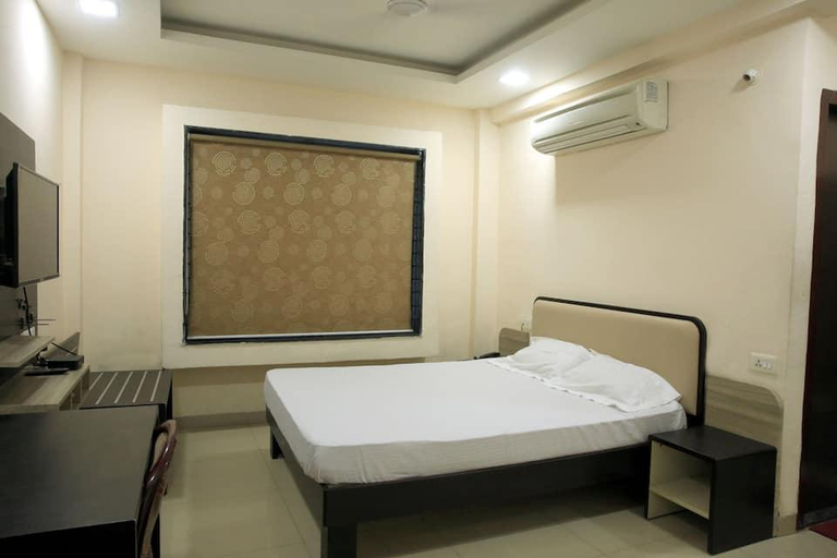 Bedroom 3, Hotel Shri RamKrishna Bagh Palace by M Square, Indore