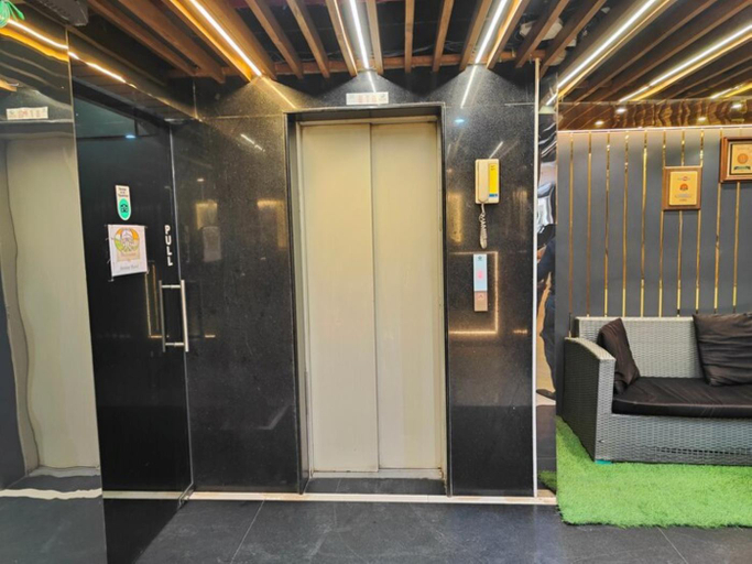 Public Area 2, The Avenue Hotel @ Ballygunge, Kolkata