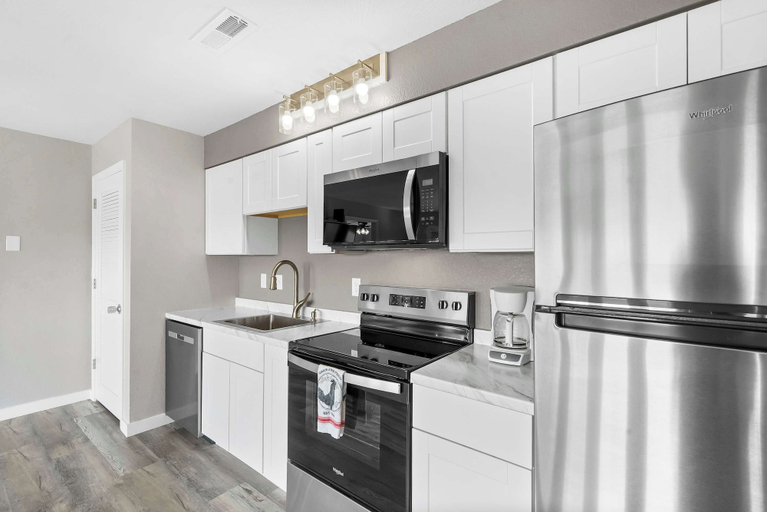 Private kitchen 2, Waterview Oasis Stay for 4, Stone