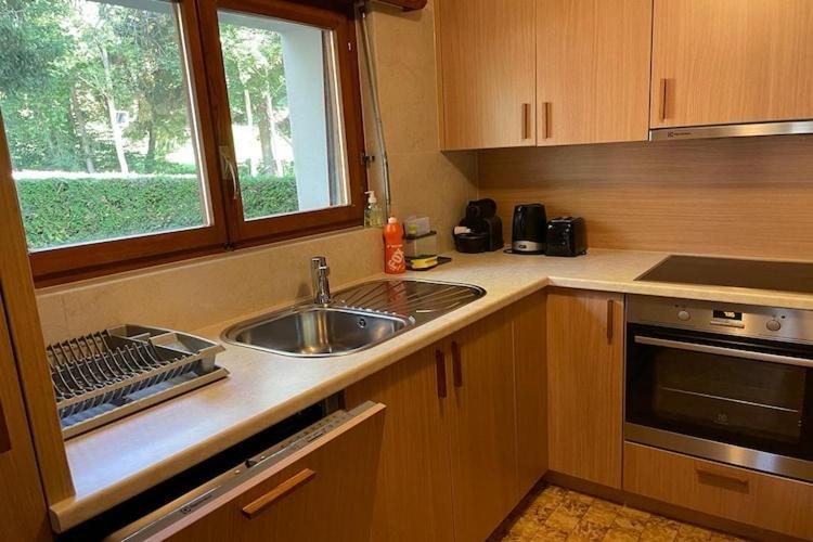 Others 5, Bright Chalet with Terrace, Sierre