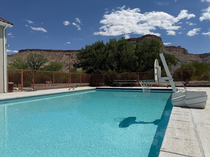 Sport & Beauty 5, Cathedral Valley Inn, Wayne