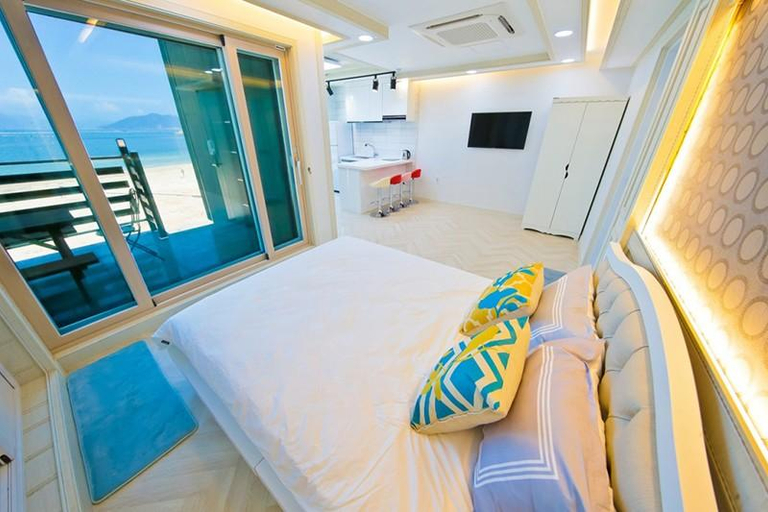Bedroom 2, Namhae South Marine Spa Pension, Namhae