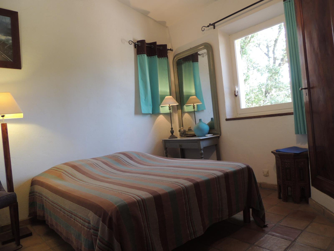 Bedroom 2, Les Chênes Verts, Vaucluse
