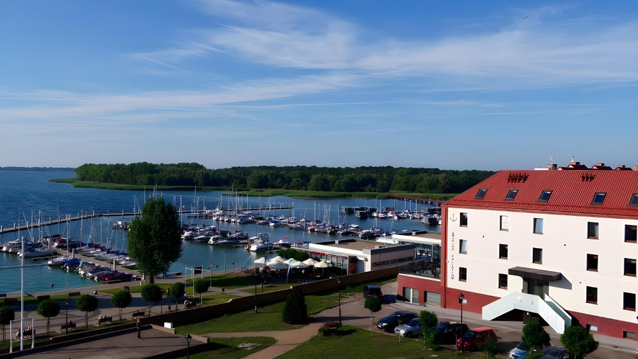 Others 4, Marina Pallatium, Kamień