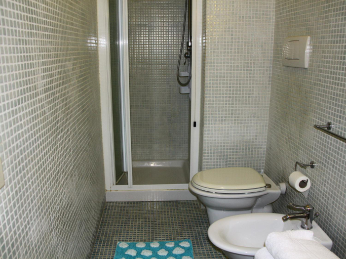 Bathroom 3, Farmhouse in Vinci near Leonardos Birthplace, Florence