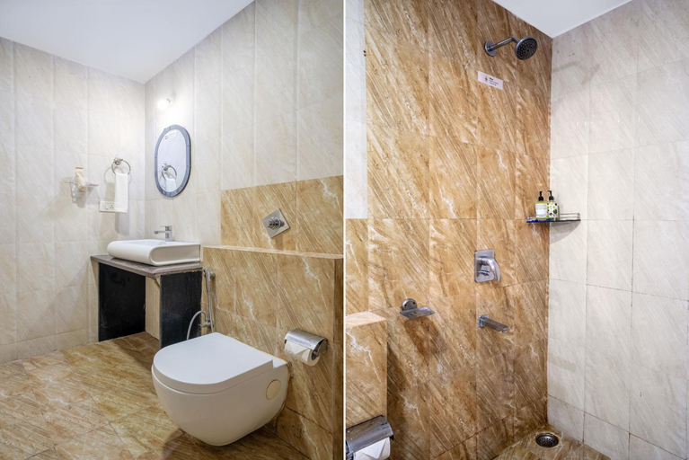 Bathroom 4, Treebo Srico, Banjara Hills, Hyderabad