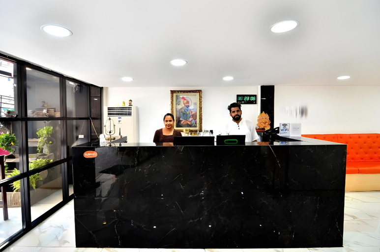 Public Area 2, Papa Ji Hotel and Restaurant, Ratchathewi