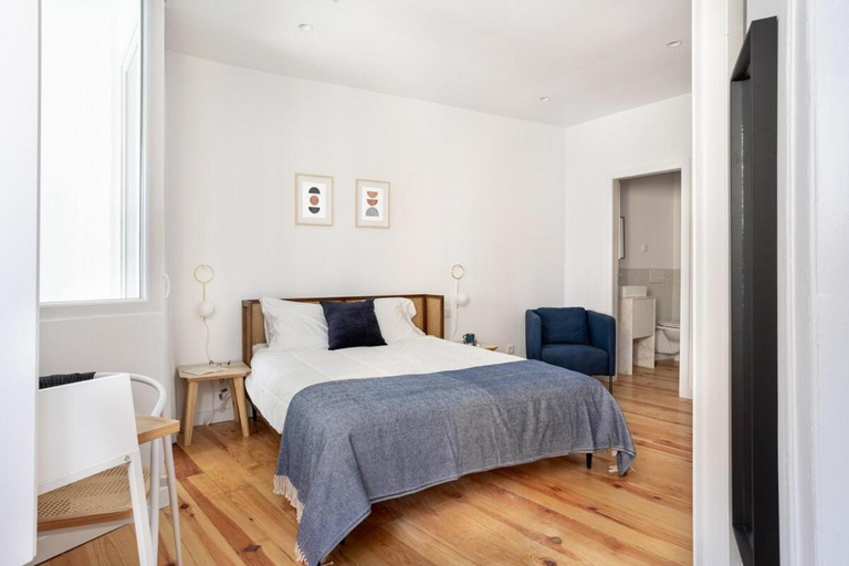 Others 3, Spacious 6Bedroom House w/ Sunny Terrace in Lisbon, Lisbon