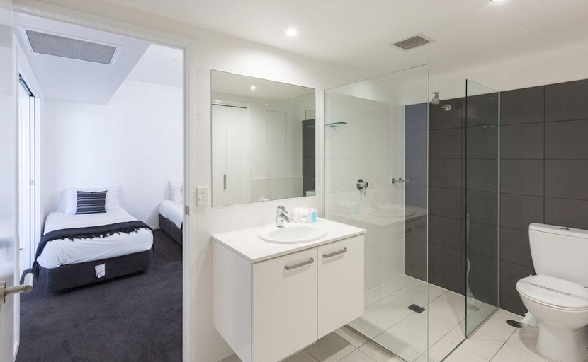 Bathroom 4, Ocean Pacific Resort, Gold Coast