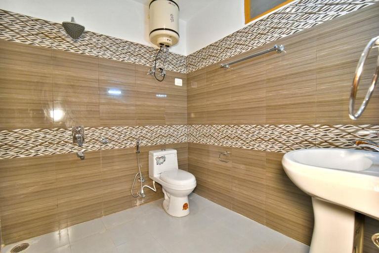 Bathroom 4, Hotel Ravine, Kangra