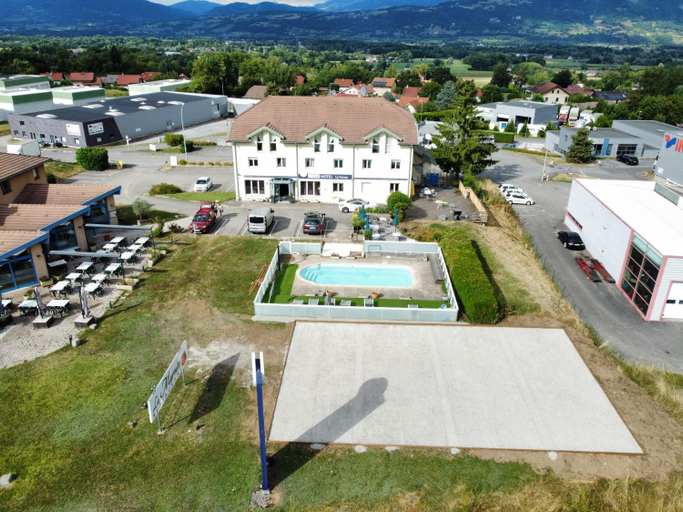 Exterior & Views