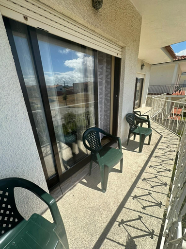 Room 2, Esposende 3 Bedrooms Balcony Center Flat, Esposende