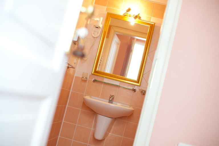 Bathroom 4, Louis Leger, Praha 2