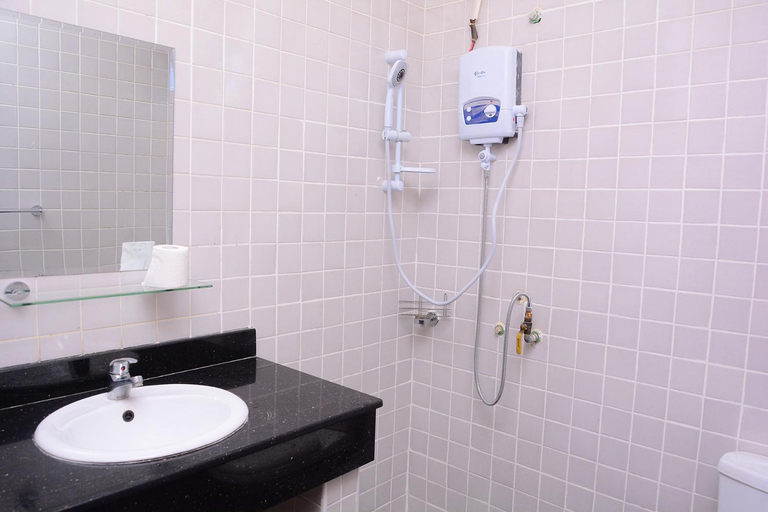 Bathroom 4, Kampala Suites, Kampala