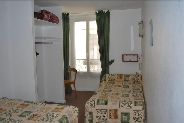 Bedroom 2, Hotel La Fontaine, Hautes-Pyrénées