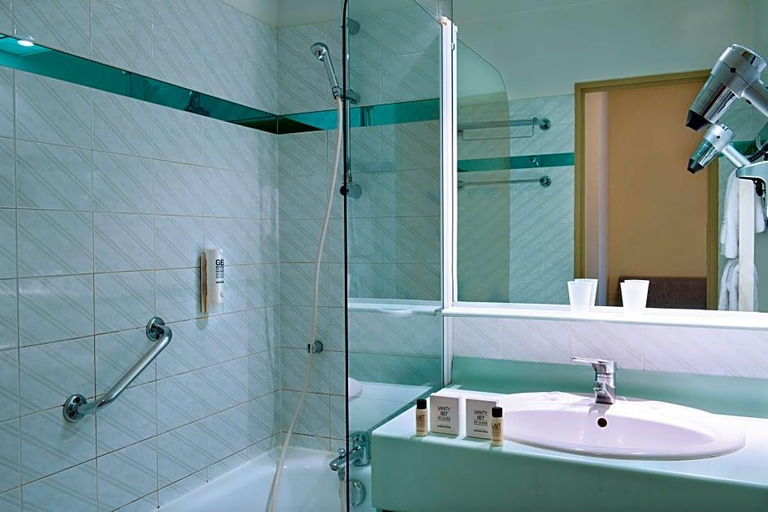 Bathroom 4, Hotel & Spa Vacances Bleues Villa Marlioz, Savoie