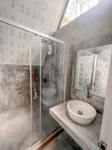 Bathroom, Baan Rai Me Rak, Phuket Island