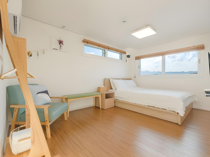 Bedroom 2, Whales Dream Pension, Namhae