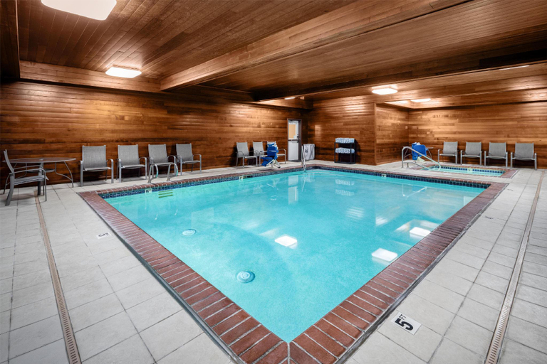 Sport & Beauty 5, Hampton Inn Portland East, Multnomah