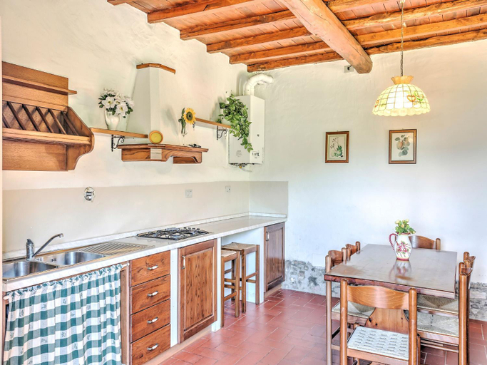 Others 5, Appealing Home with pool, Florence
