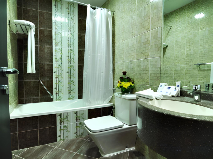 Bathroom 5, SKYLARK HOTEL APARTMENTS -AL BARSHA, Dubai