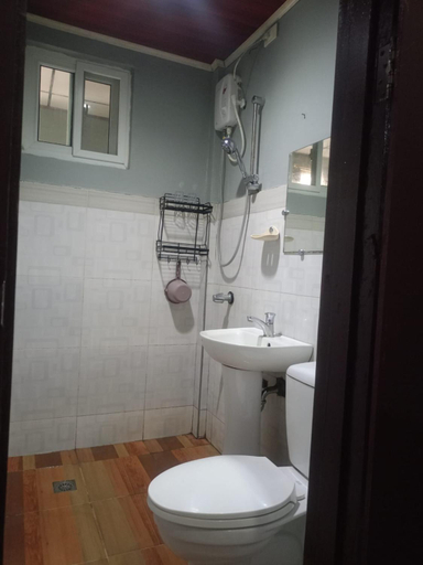 Bathroom 4, Hwan Dynasty Suite, El Nido