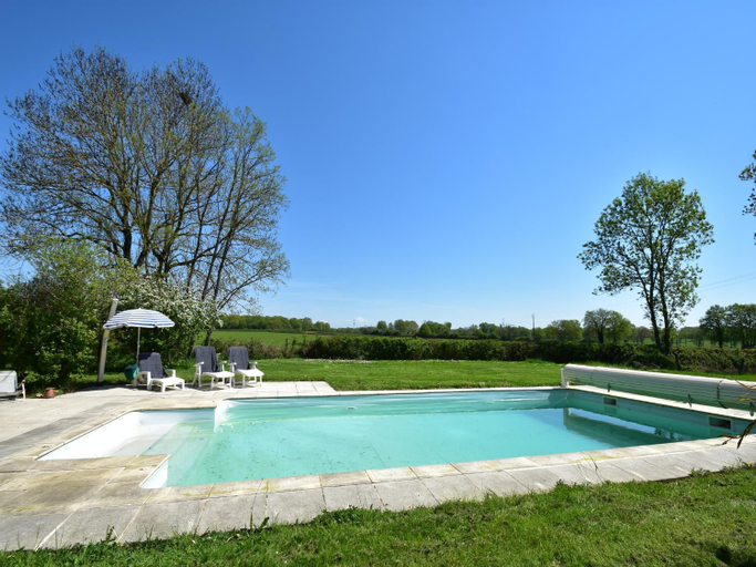 Others 5, Beautiful authentic holiday home with pool, Nièvre