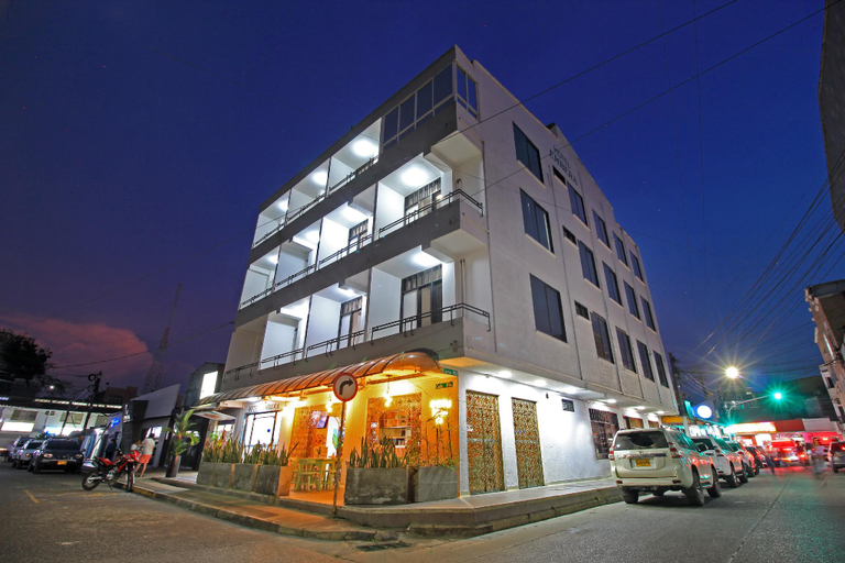 Exterior & Views