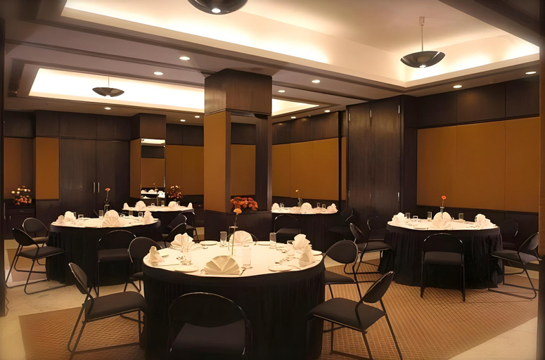 Food & Drinks 2, Savoy Suites Noida Delhi N.C.R., Gautam Buddha Nagar