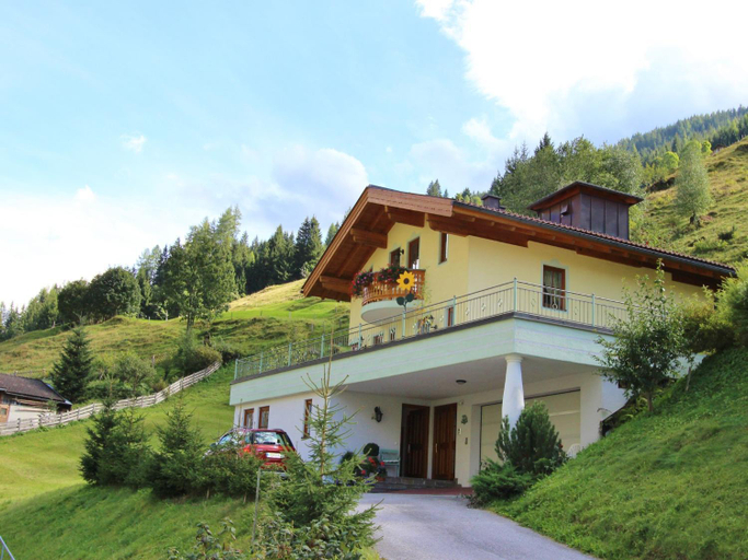 Exterior & Views 1, Apartment in Huttschlag near Ski Bus, Sankt Johann im Pongau