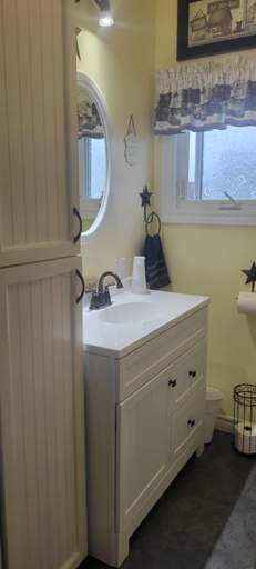 Bathroom 2, Mama`s By The Sea B&B, Shelburne