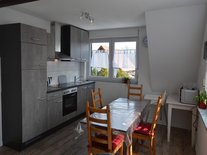 Others 4, Central Rees Stay for Four, Kleve