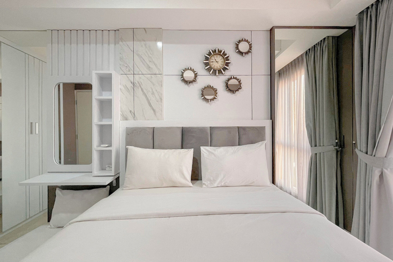 Room 2, Grey Toned 1Br Apartment Tamansari Skylounge Makassar, Makassar