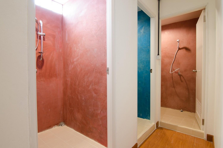 Bathroom 4, WE Pakchong Hostel, Pak Chong
