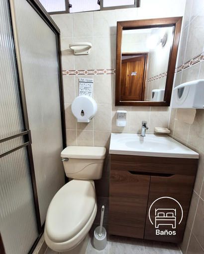 Bathroom 3, Hostal De Paris, Montenegro