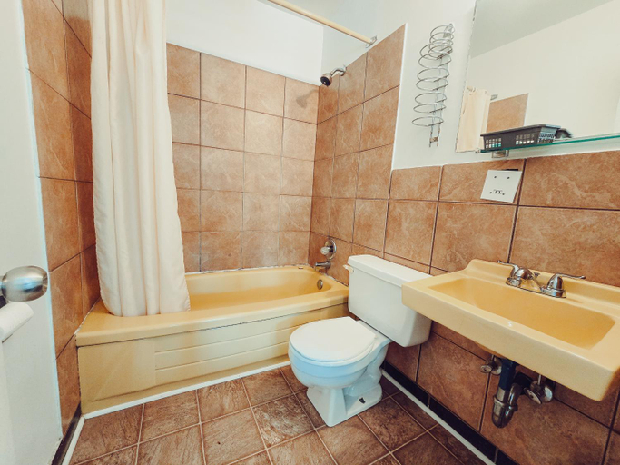 Bathroom 4, Norfolk Motel, York