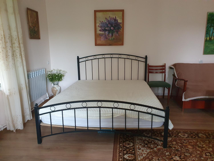 Bedroom 2, Mari-Elena