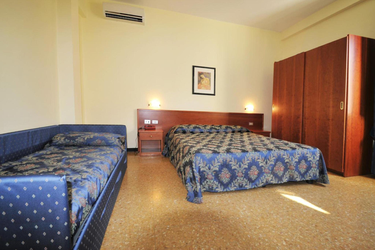Bedroom 3, Hotel Sud Est, Genova