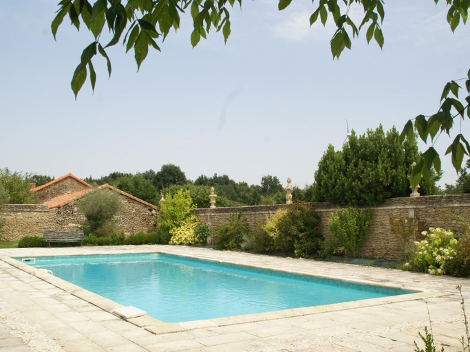Sport & Beauty 2, Holiday Home in Thurageau with Private Pool, Vienne