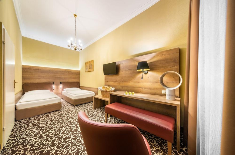 Bedroom 3, Thermenhotel Gutenbrunn, Baden