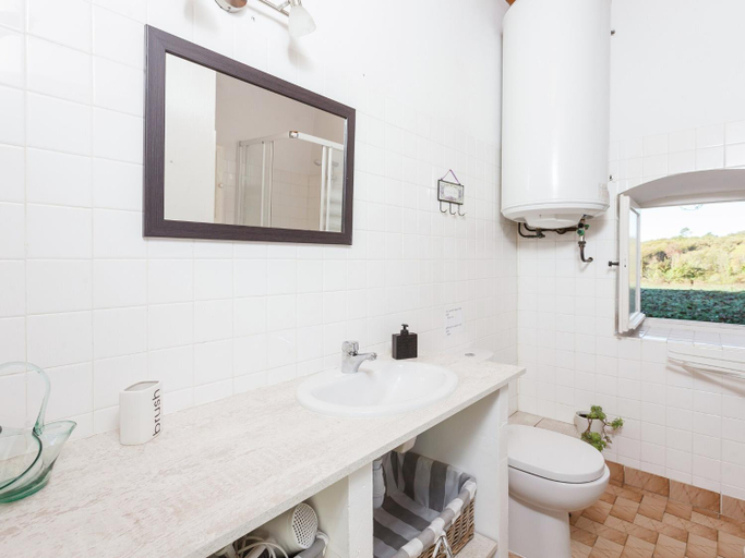 Bathroom, Forest Hideaway in Saint-Caprais, Lot