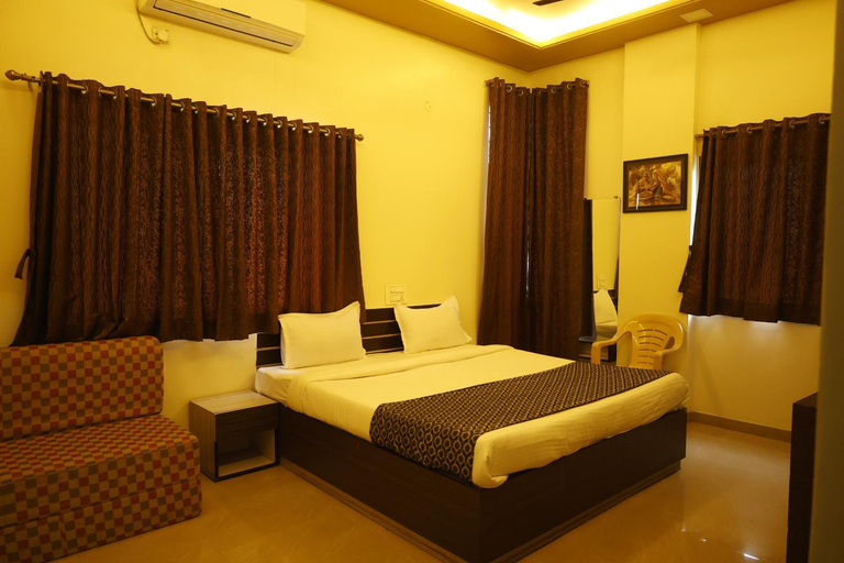 Bedroom 2, BALAJI LODGING, Solapur