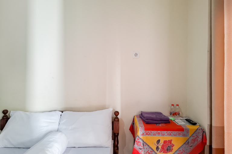 Bedroom 3, Hotel Muncul Sari near Bukit Sekipan Tawangmangu RedPartner, Karanganyar