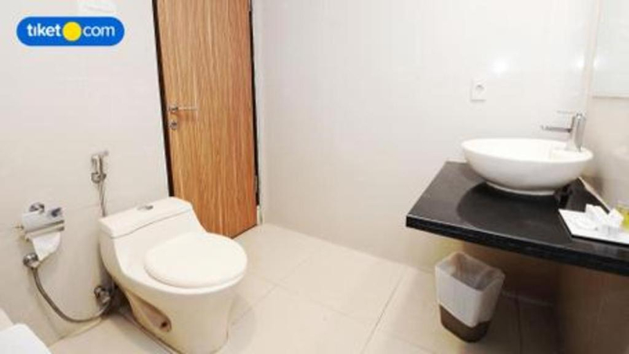 Bathroom 4, Kenari Tower Pantai Losari Makassar, Makassar